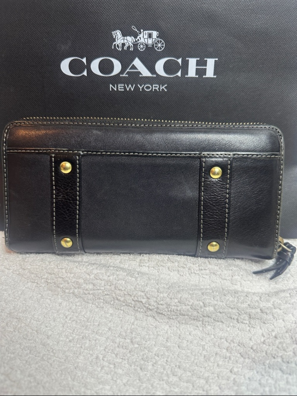 Coach Black Leatherware Zip Wallet with Gold Buckle Details - Picture 2 of 9